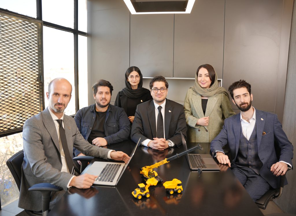 عکس دست جمعی از تیم مهندسان شرکت معماری اتفاق