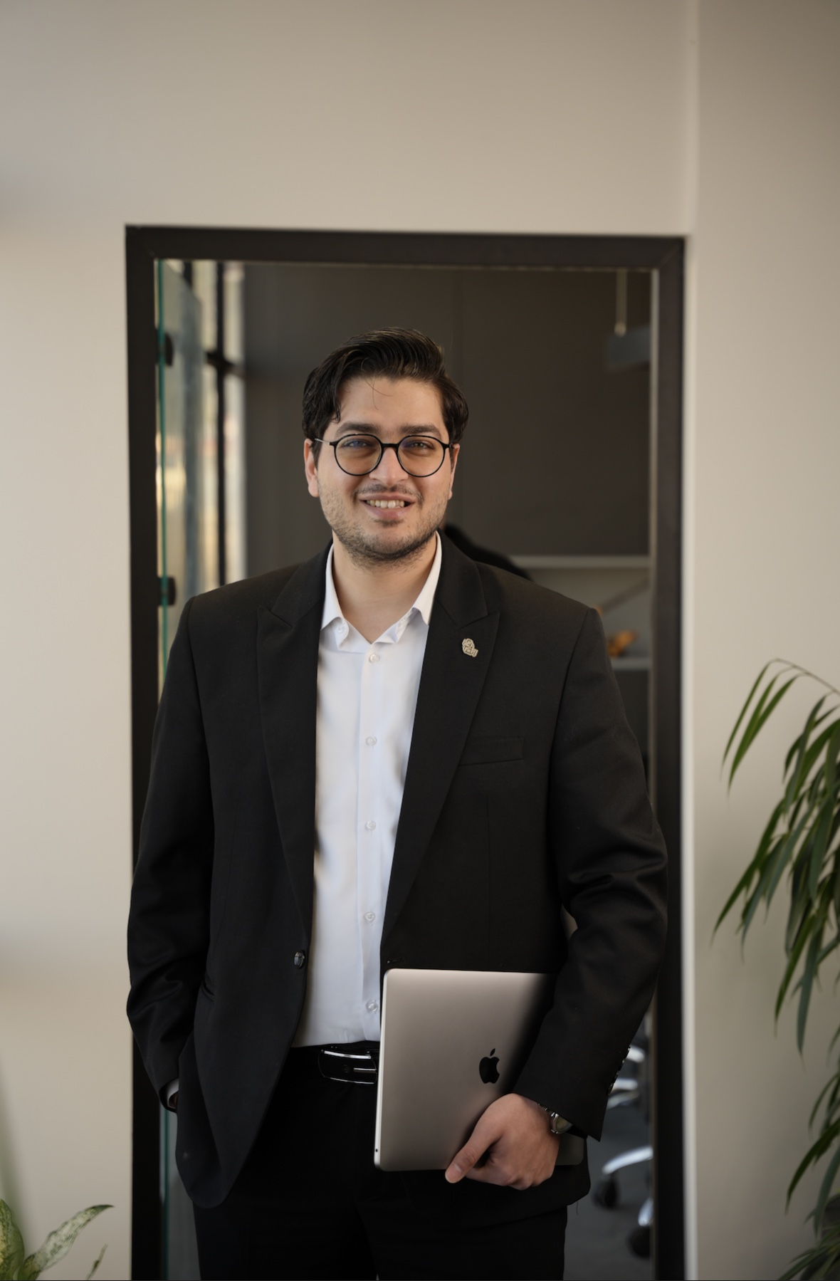 در شرکت اتفاق تمامی جلسات مشاوره اولیه با مشتریان مستقیما با مدیرعامل برگزار می شود.